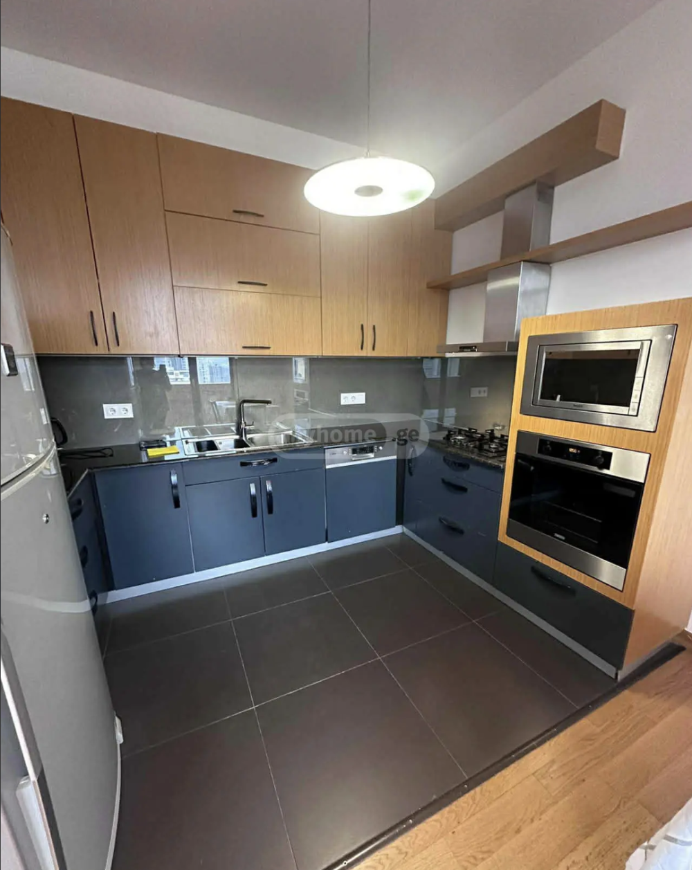 ქირავდება 5 ოთახიანი ბინა საბურთალოზე